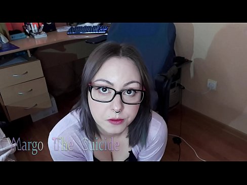 ❤️ Kynþokkafull stelpa með gleraugu sýgur dildó djúpt á myndavélinni ❤️ Klámmyndband hjá okkur is.oldsex.ru ❌❤